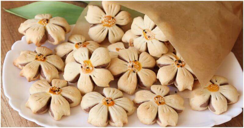 Get in the mood for spring with these wonderful flower shaped cookies